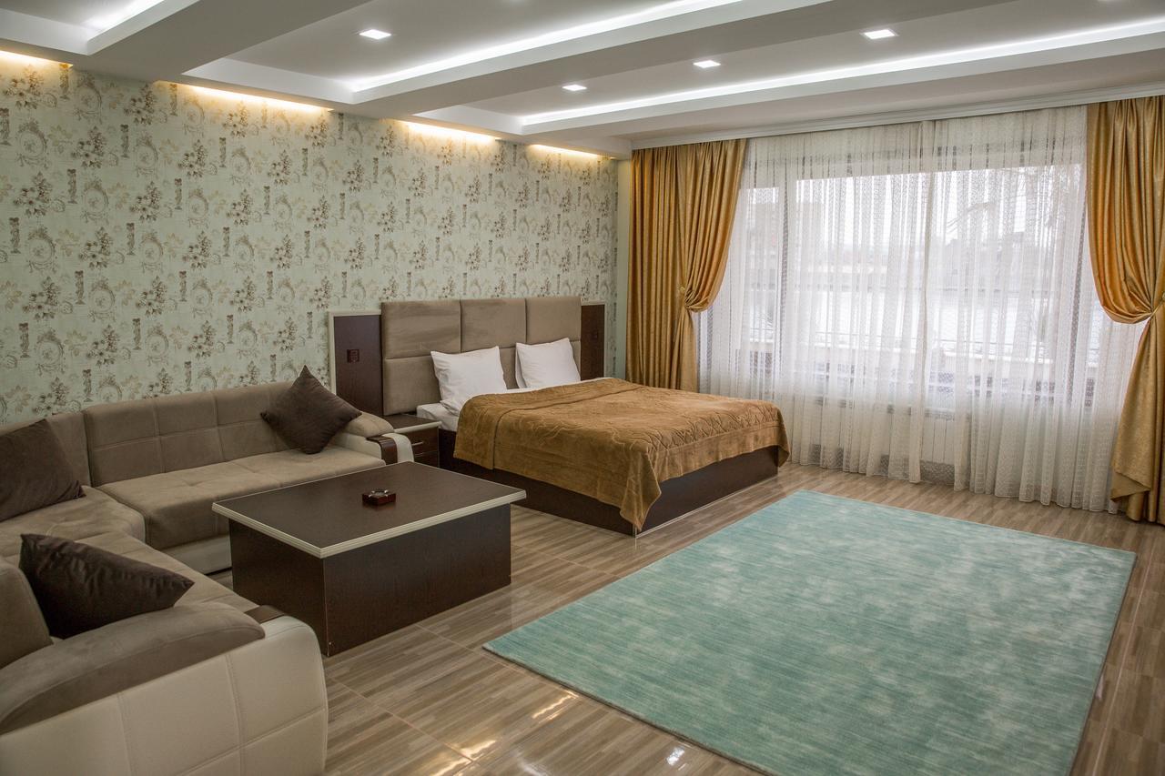 Semeni Hotel & Restaurant Μινγκατσεβίρ Εξωτερικό φωτογραφία